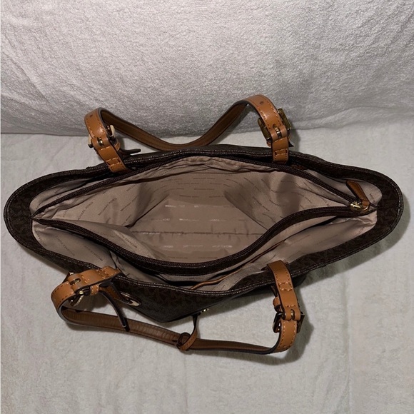 Michael Kors brown purse - Picture 4 of 4